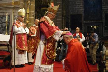 De bisschopswijding van bisschop Coelho